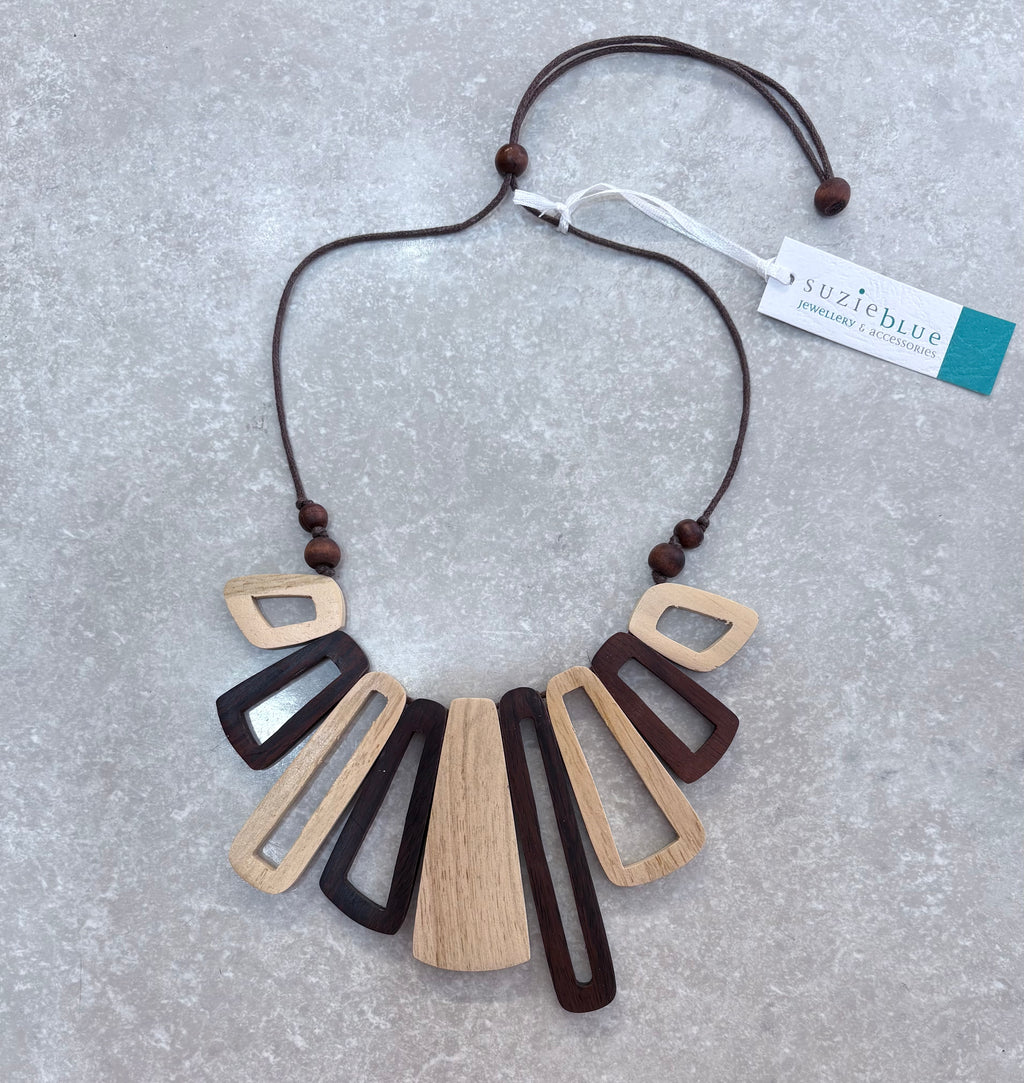 FB1401 WOODEN “KASANDRA” NECKLACE
