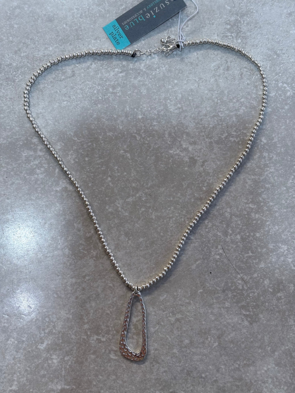 SP326 HAMMERED OVAL PENDANT ON SILVER BALL CHAIN [SILVER PLATE