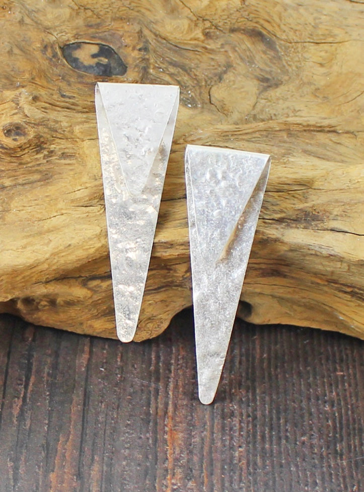 KH1517 FOLDED TRIANGULAR STUD EARRINGS