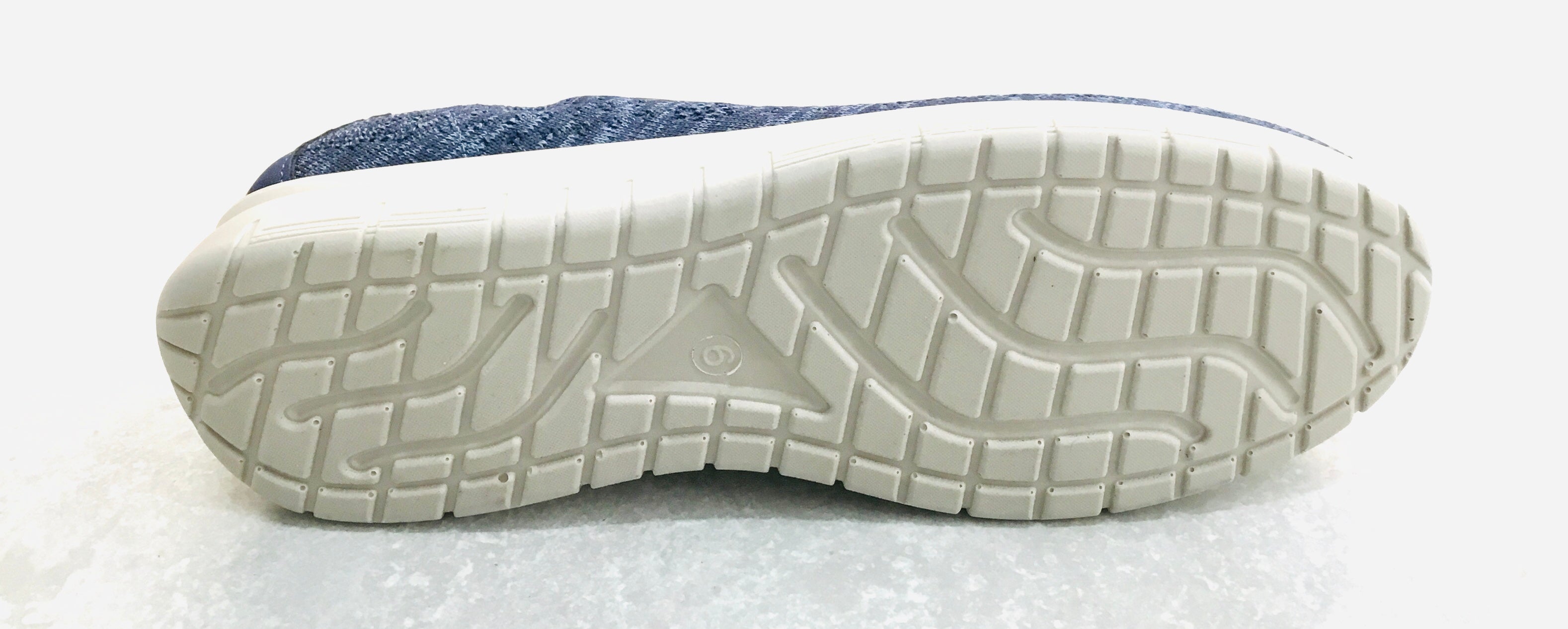 Cushion Walk Ruth Zip up Trainer