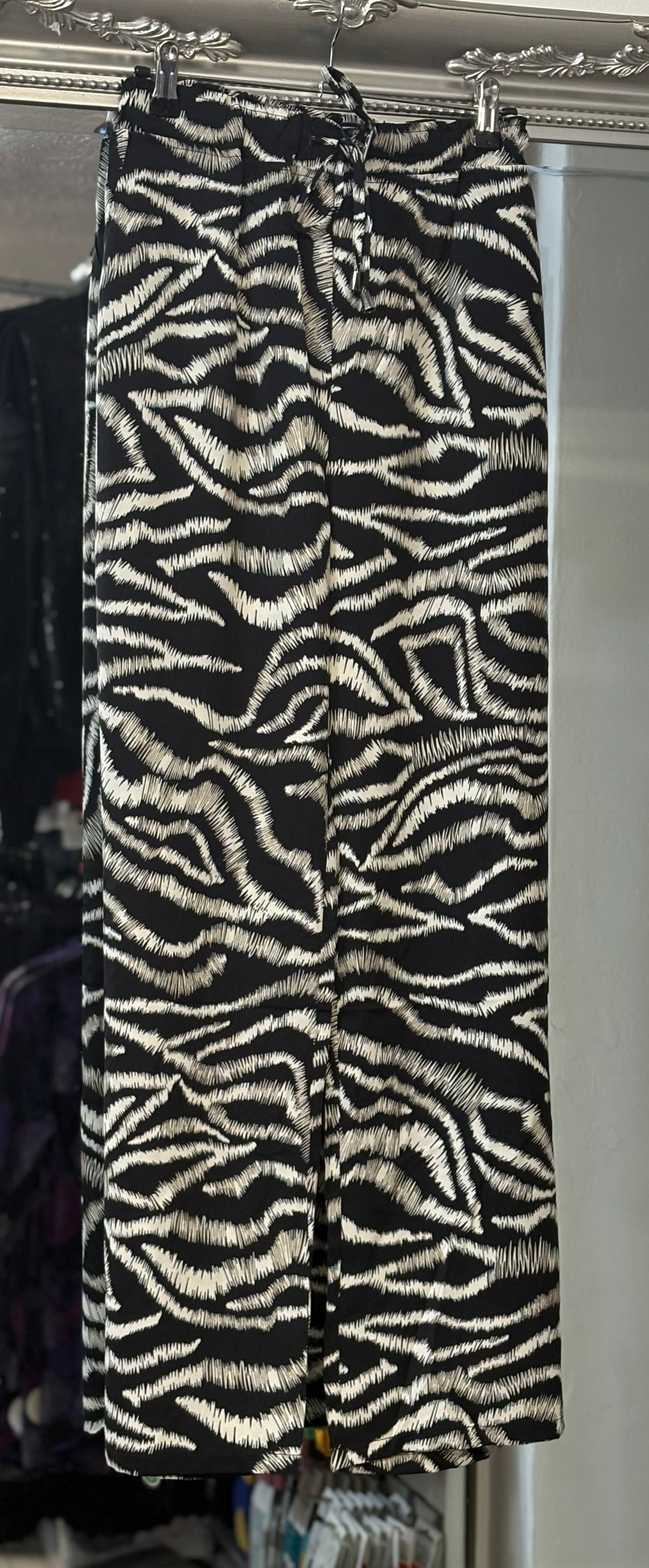 7600 Black Printed Top