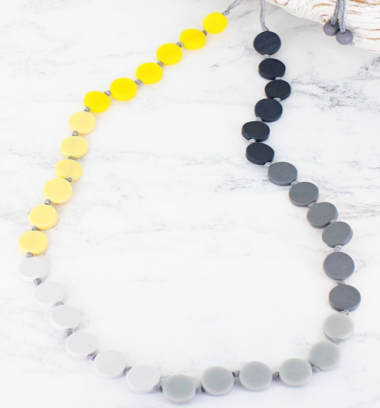 BB6102 LONG TONAL RESIN DISC NECKLACE