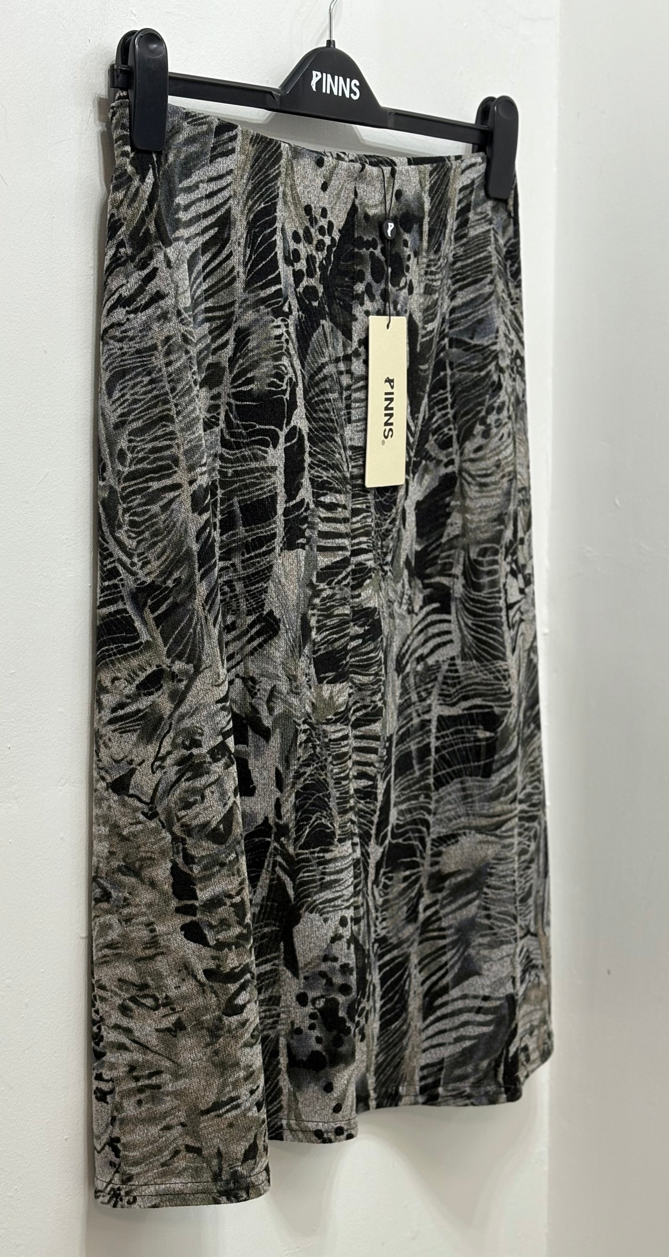 532SK CHARCOAL ABSTRACT SKIRT