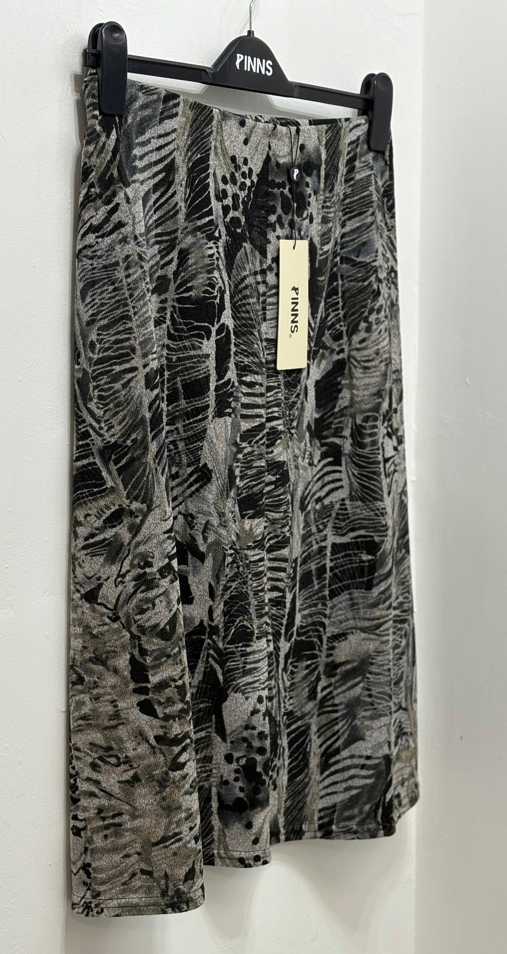 532SK CHARCOAL ABSTRACT SKIRT