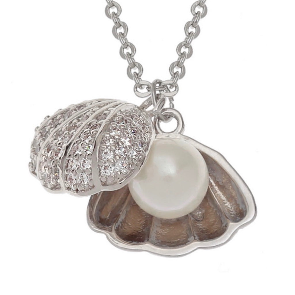 W0190 Clam Shell + Pearl Necklace