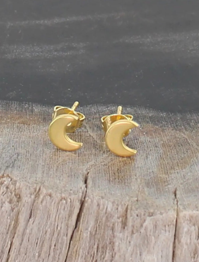 GP210 Simple Moon Stud Earrings (gold plated)