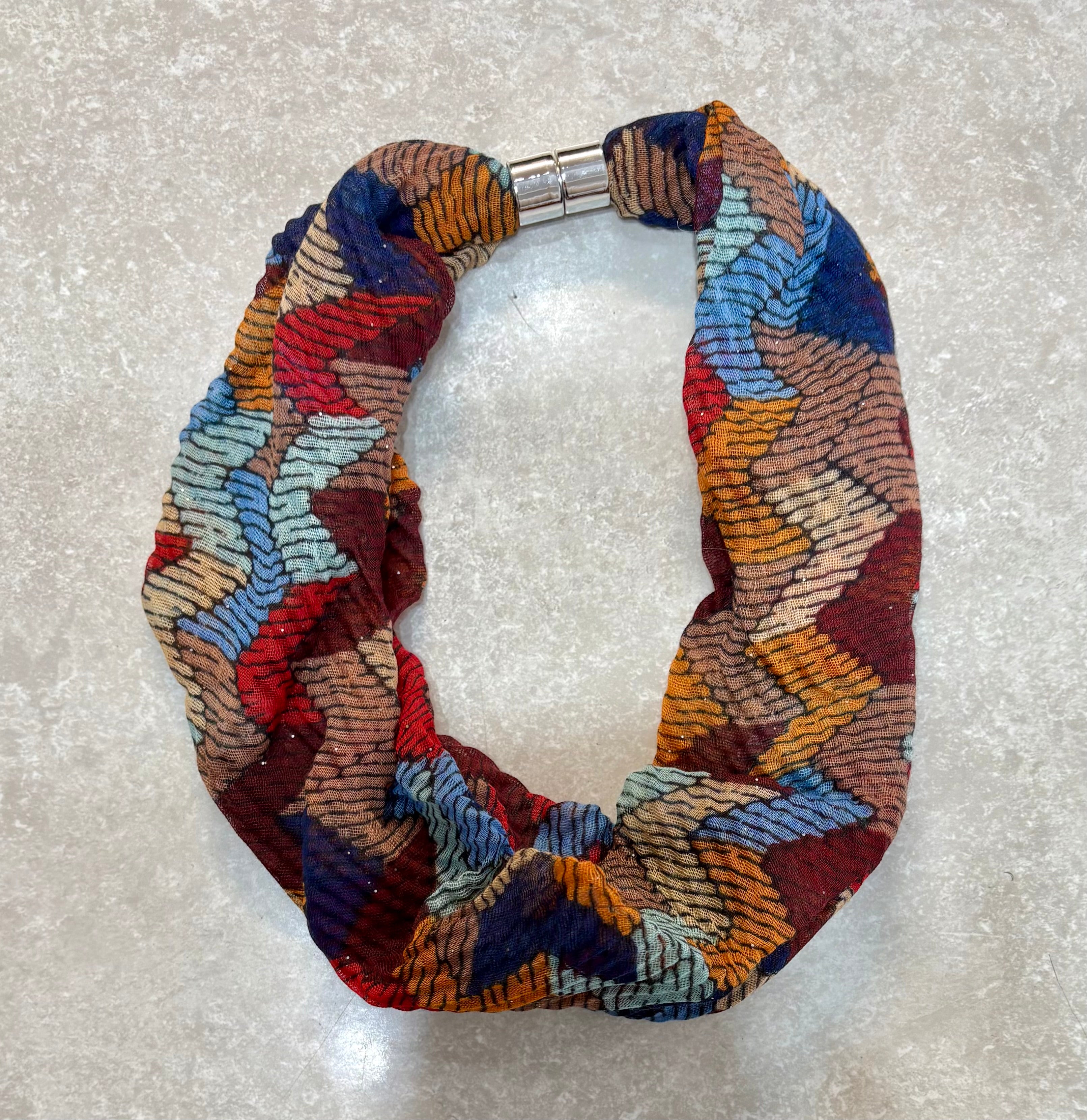 SHMM1163 Retro Print Magnetic Scarf