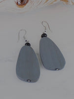 FB1321 WOODEN PEBBLE EARRINGS