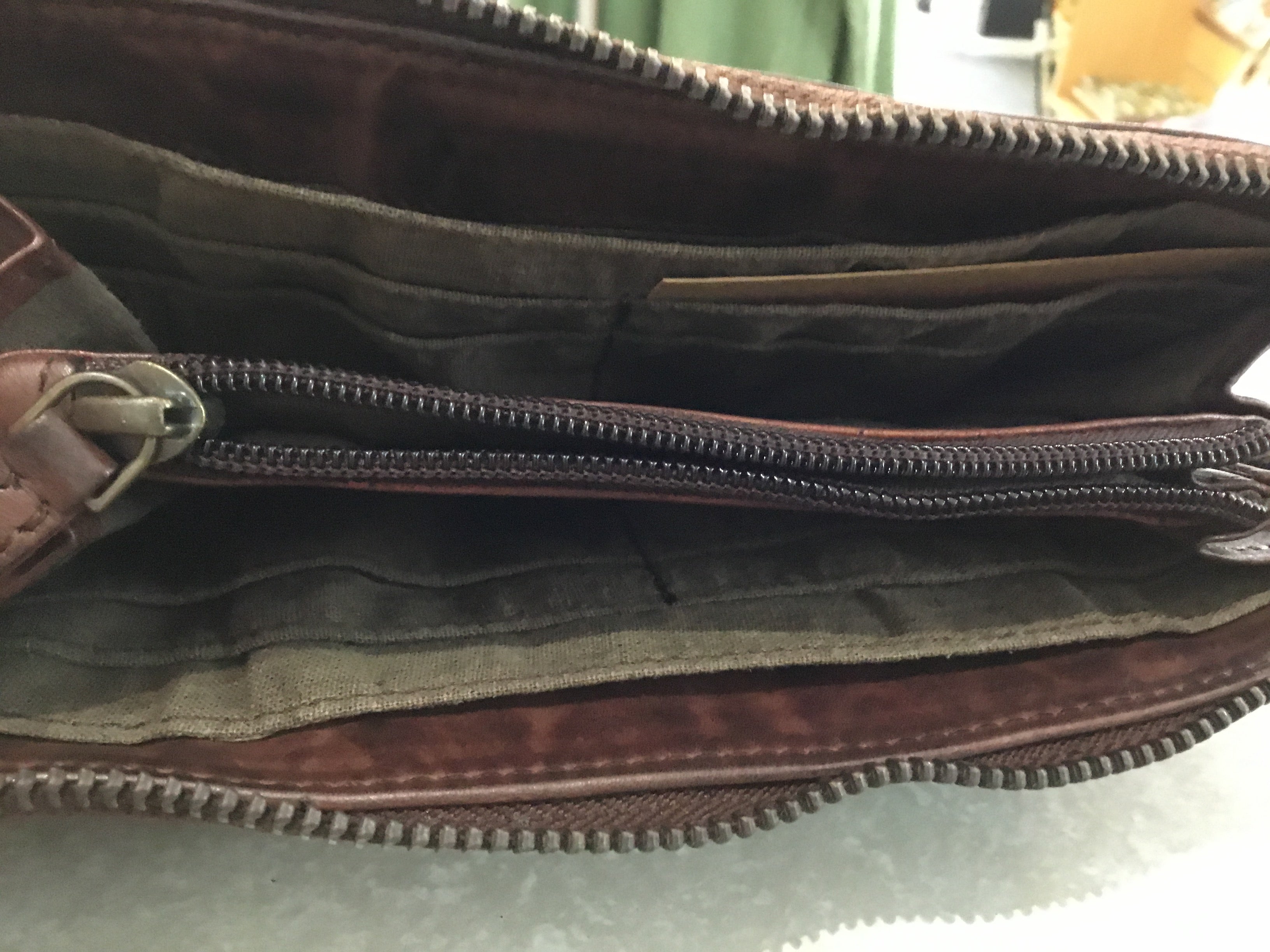 D100 Leather Purse