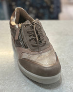 Fashion Trainer with gentle platform