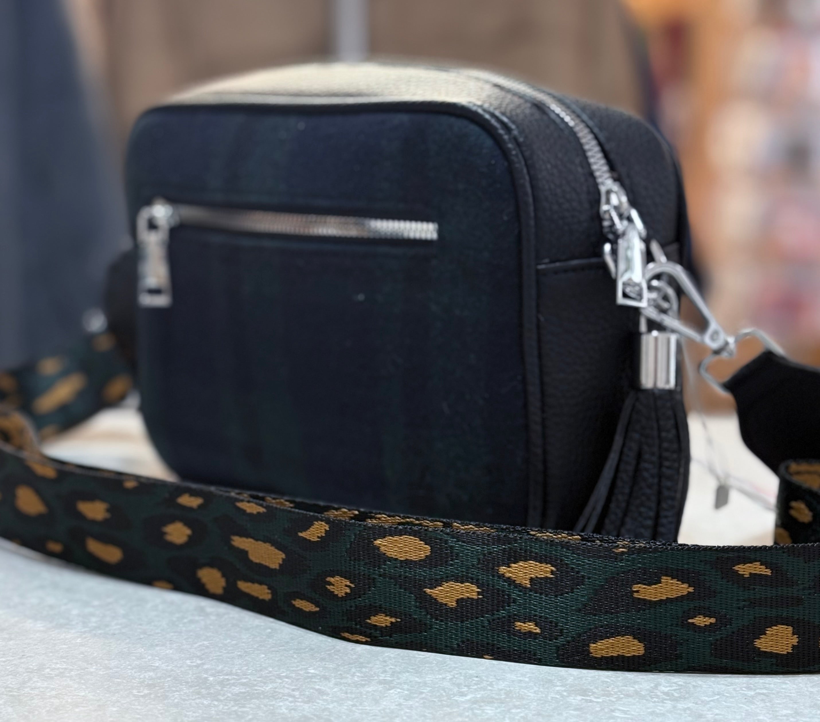 7112# Strathurie Black Watch Tweed Shoulder Bag