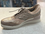 Fashion Trainer with gentle platform