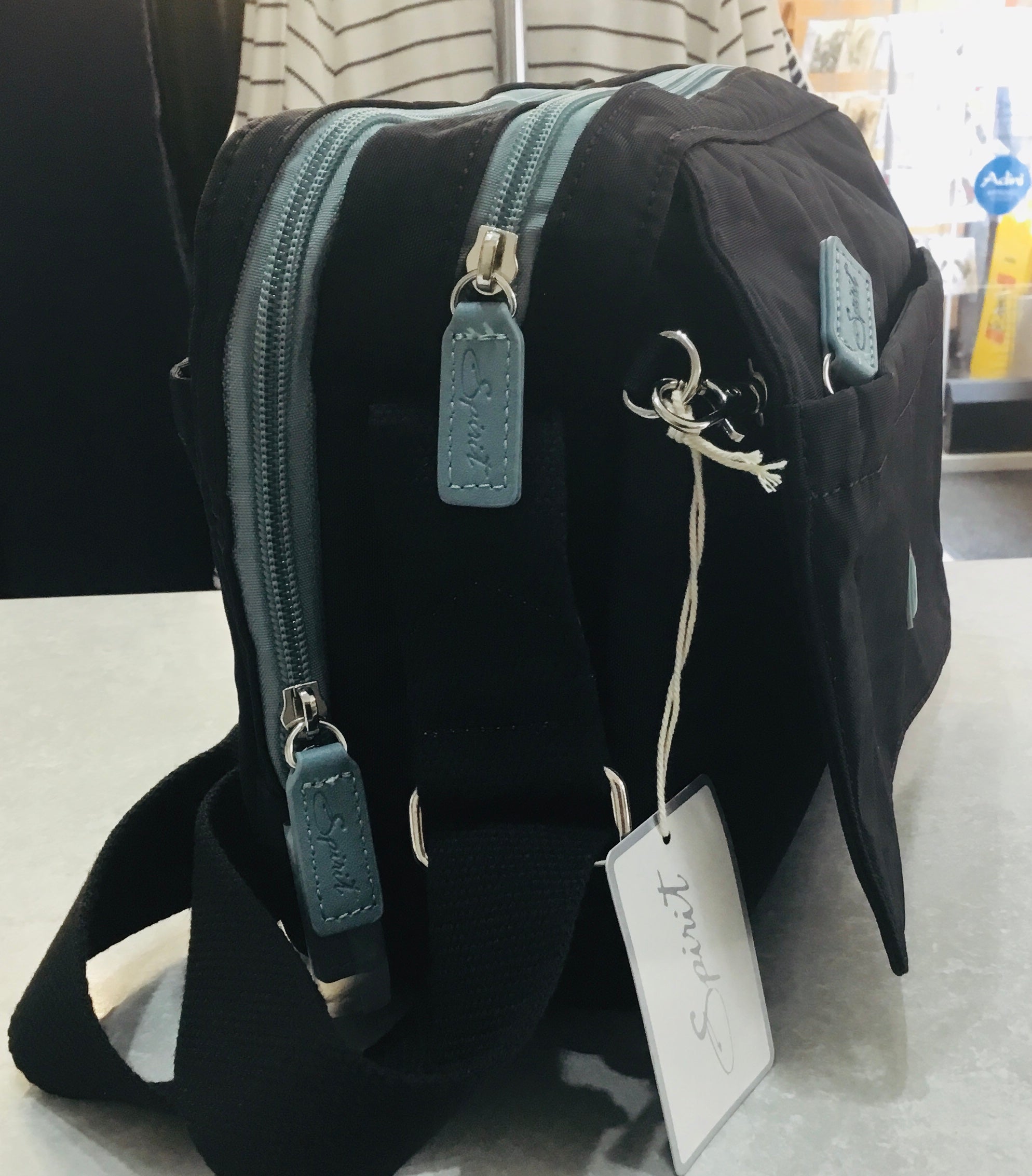 1669 Spirit Multi Pocket Crossbody Bag
