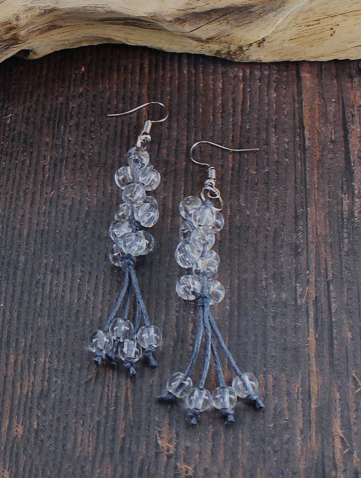 NB1405 GLASS BEAD CLUSTER EARRING GREY CORD