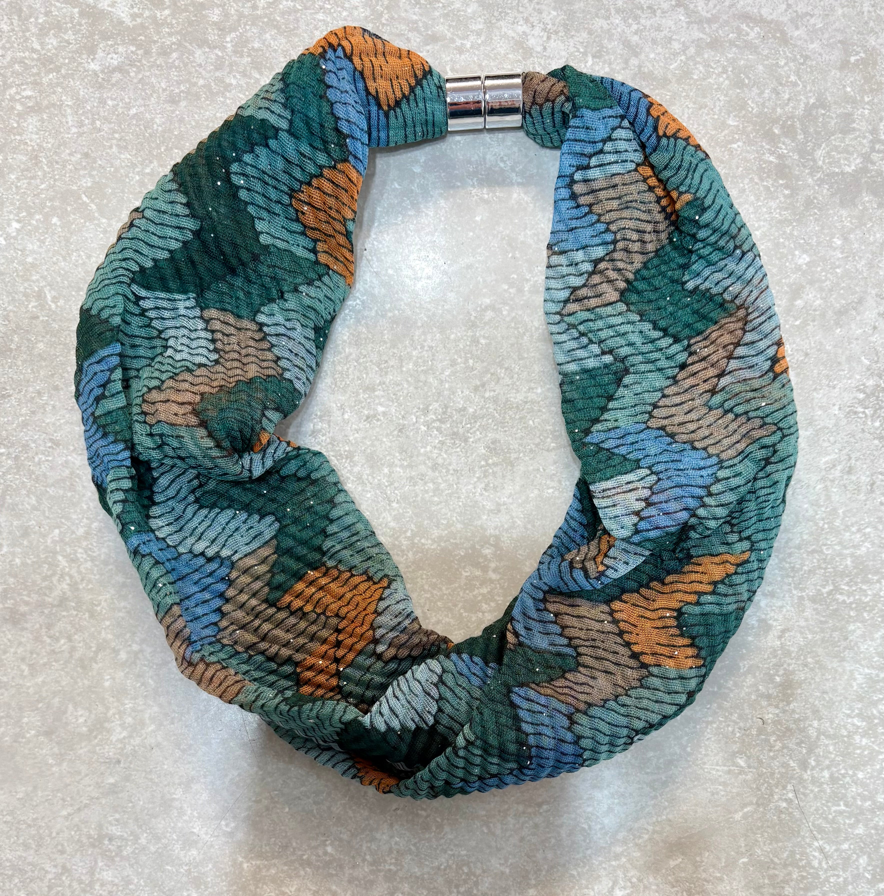 SHMM1163 Retro Print Magnetic Scarf