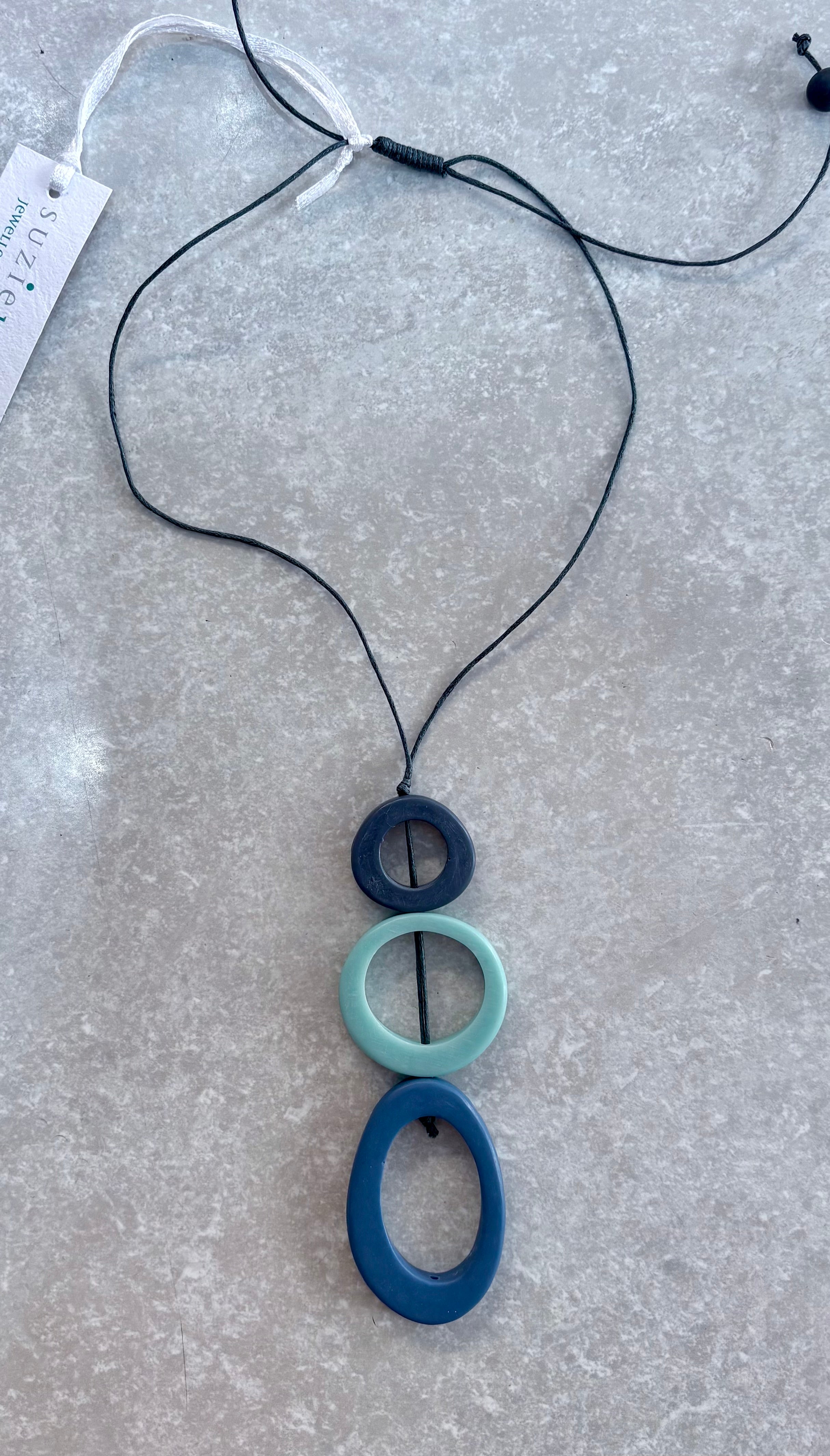 Bb6204 Adjustable Resin/Cord Necklace