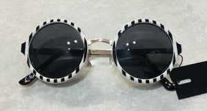 8709 TEA SHADE STYLE SUNGLASSES WITH ROUND LENSES AND ZEBRA STRIPES