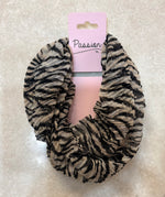 MM2105 Animal Print Magnetic Scarf
