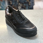 Fashion Trainer with gentle platform