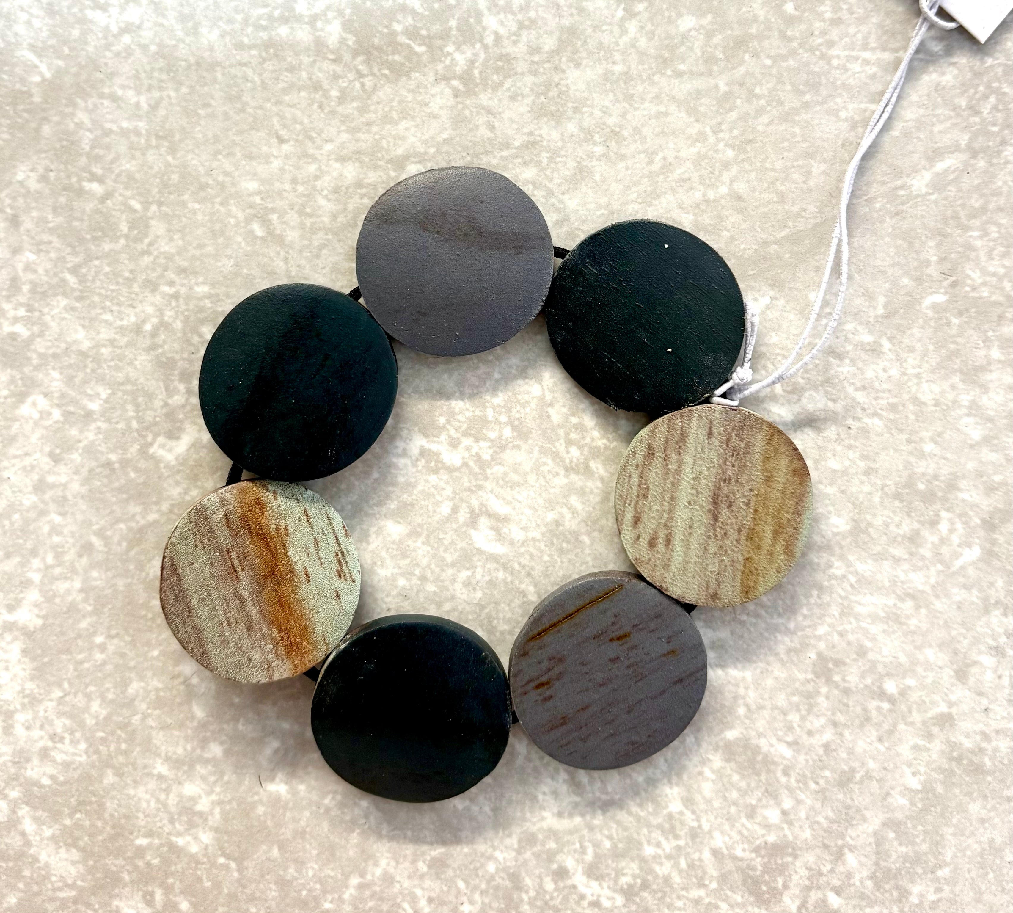 FB1305 ELASTICATED WOODEN DISC BRACELET