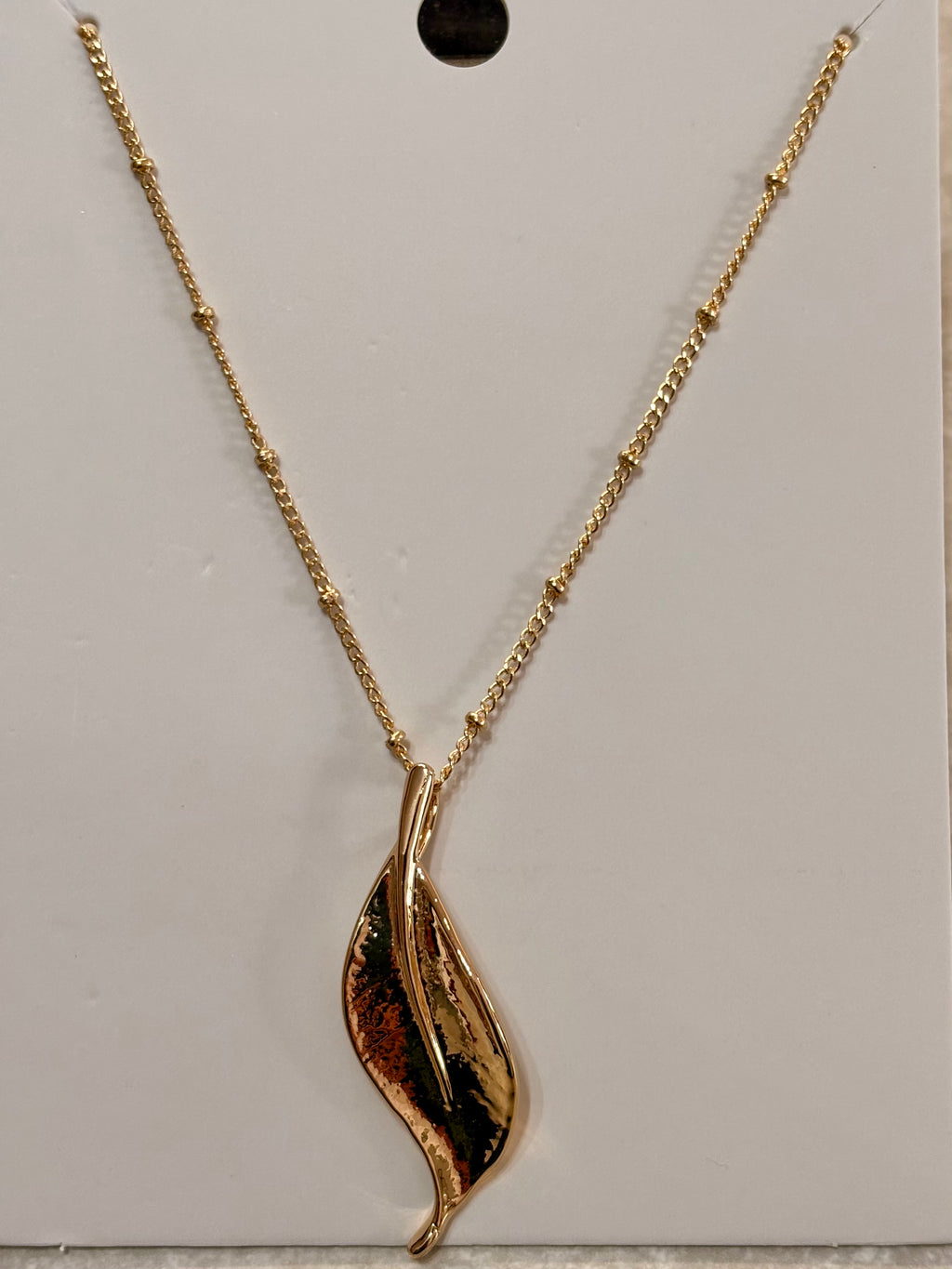 2011191 Elizabeth Leaf Pendant Necklace