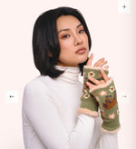 COS149 HIGHLAND COW WRIST WARMERS, MOSS