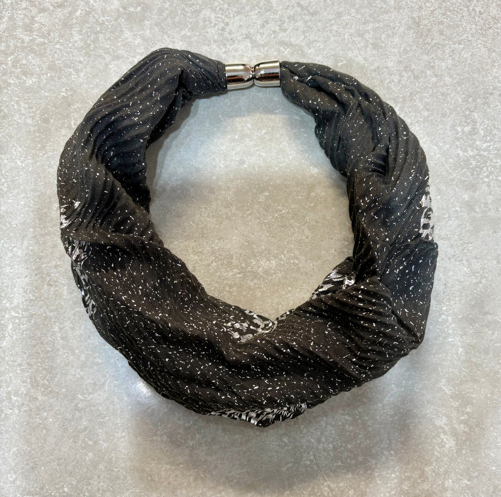 MM1838 Magnetic Scarf