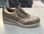 Fashion Trainer with gentle platform