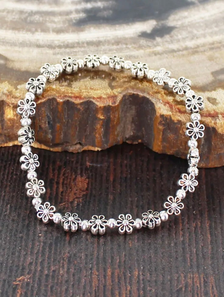 SP105 DAISY ELASTICATED BRACELET [SILVER PLATE]