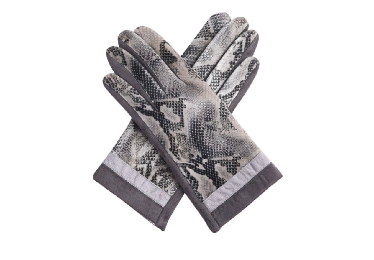 G2004 Faux Velvet Animal Print Gloves