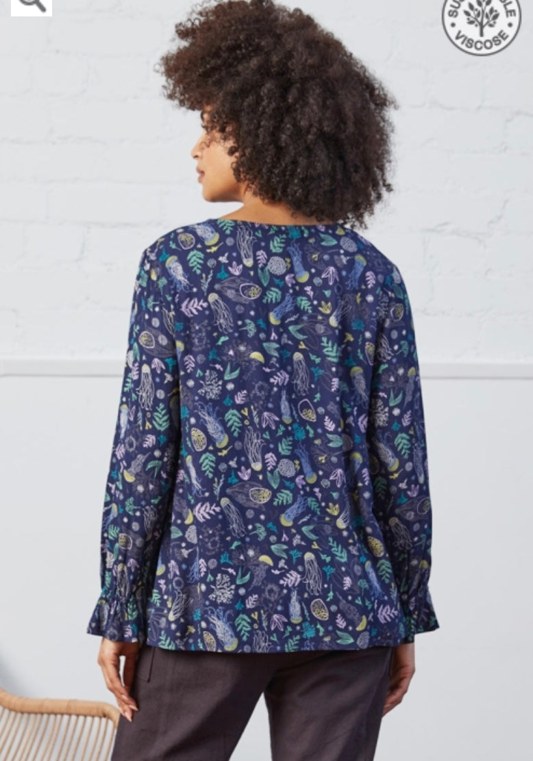 Printed Viscose Pintuck Top
MA4154