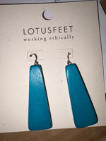 HC012E SINGLE TRIANGLE EARRINGS